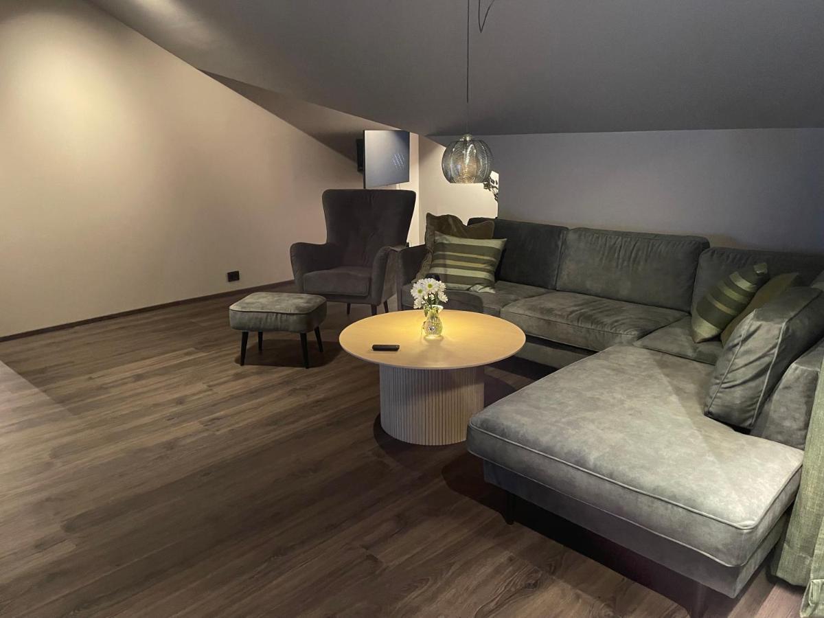Appartement 3, Penthouse. *